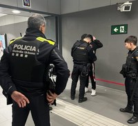 Operatiu policial a l’estació de Badalona Pompeu Fabra de la línia 2 del Metro