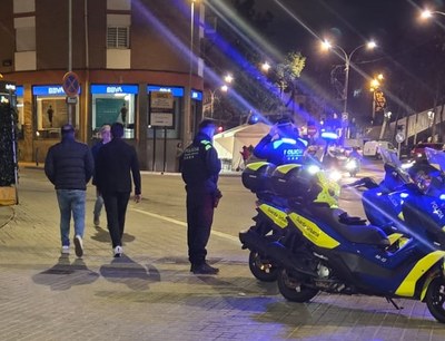 Operatiu policial a l’estació de La Salut de la línia 10 Nord del metro.