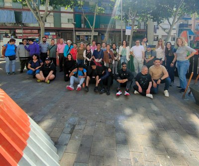 Foto conjunta. Jardineres plaça d'Antonio Machado.