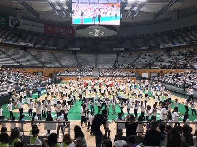 La Trobada de danses té lloc al Palau Municipal d'Esports de Badalona.