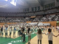Prop de 5.000 infants de 33 escoles participen en la 22a edició de la Trobada de nens i nenes dansaires de les escoles de Badalona