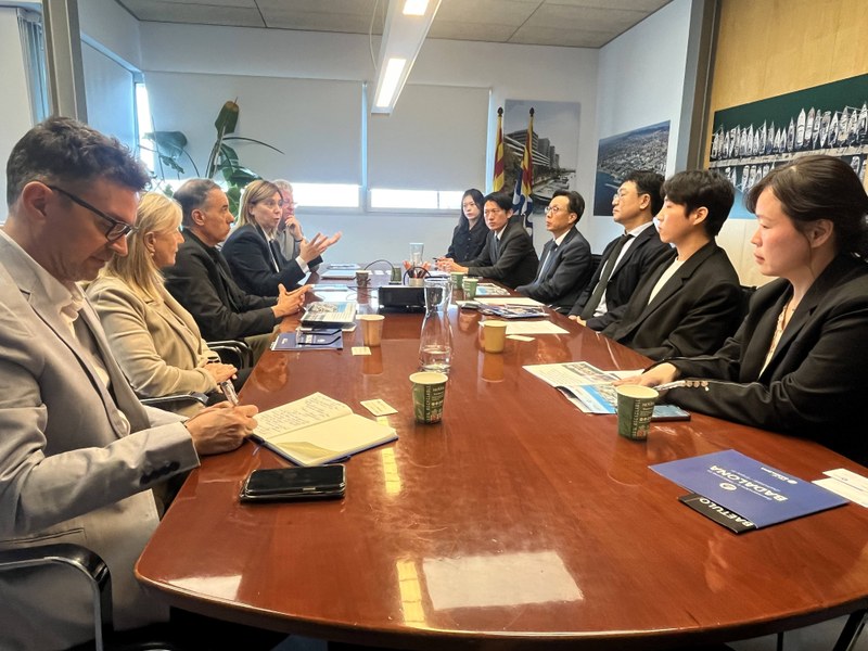 Una delegació sud-coreana visita el port de Badalona 2