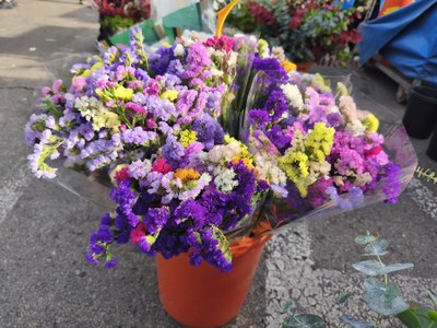 encants dissabte flors parada.jpg.