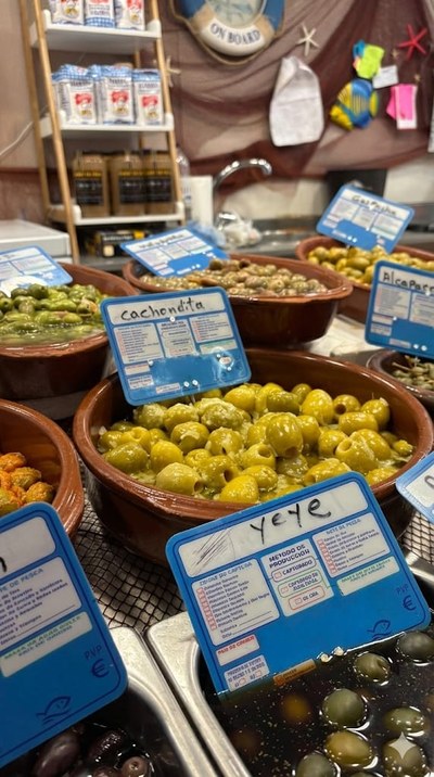 mercat llefia olives.jpeg.