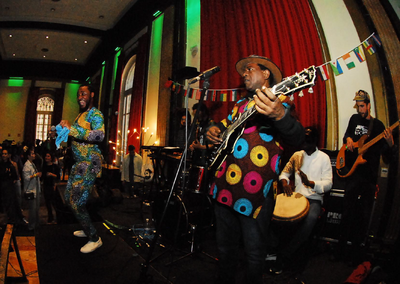 Altres Activitats CONCERTS EMMB. PER FI ÉS DILLUNS! Afrikemet.