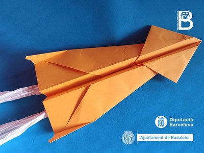 Concurs d'avions i tot tipus d'artefactes de paper plegat - Taller d'estiu.