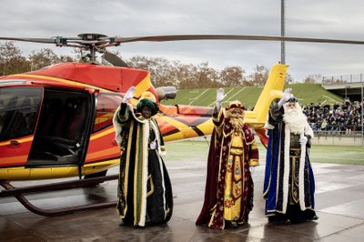 Arribada de Ses Majestats els Reis d'Orient en helicòpter_2.jpg.
