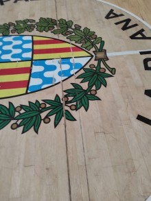 Actuacions de millora dels paviments de les pistes de 3 pavellons.