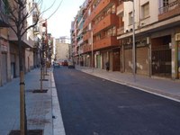 Desconstrucció d'un edifici entre mitgeres i posterior tancament de la finca, c Onze de setembre nº 11 al barri d'Artigues