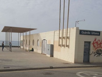 Enderroc del mòdul de la platja de la Guardia Urbana al Pg. Marítim front c.Torrebal.