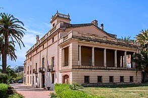 Projecte d’instal·lació fotovoltaica d’autoconsum compartit a la pèrgola de Can Cabanyes.