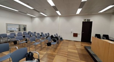 Remodelació de la sala de premsa de l’ajuntament de Badalona, situat a la Plaça de l’Assemblea de Catalunya, 9 08911 de Badalona.