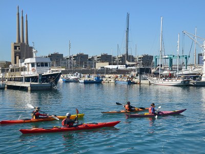 Caiac al Port. Foto: J. Domingo.