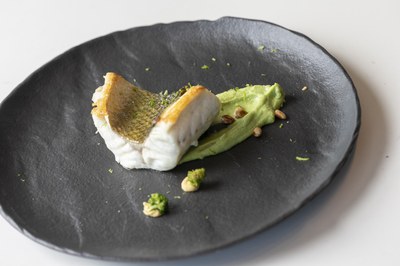 Llobarro. Restaurant Tela Marinera. Hotel Marina Badalona.