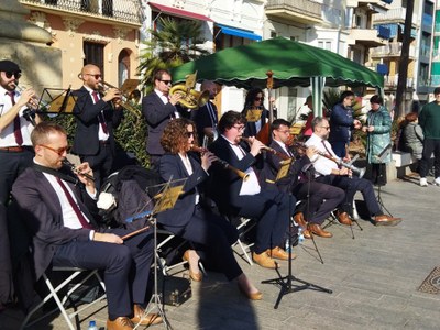 Cobla sardanista a la rambla.