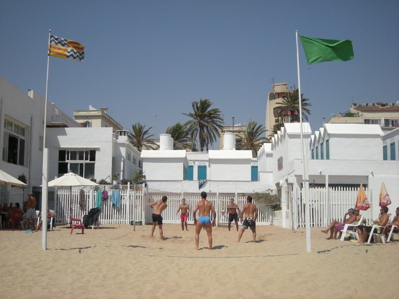 Competició de TA-KA-TA a la platja de Badalona