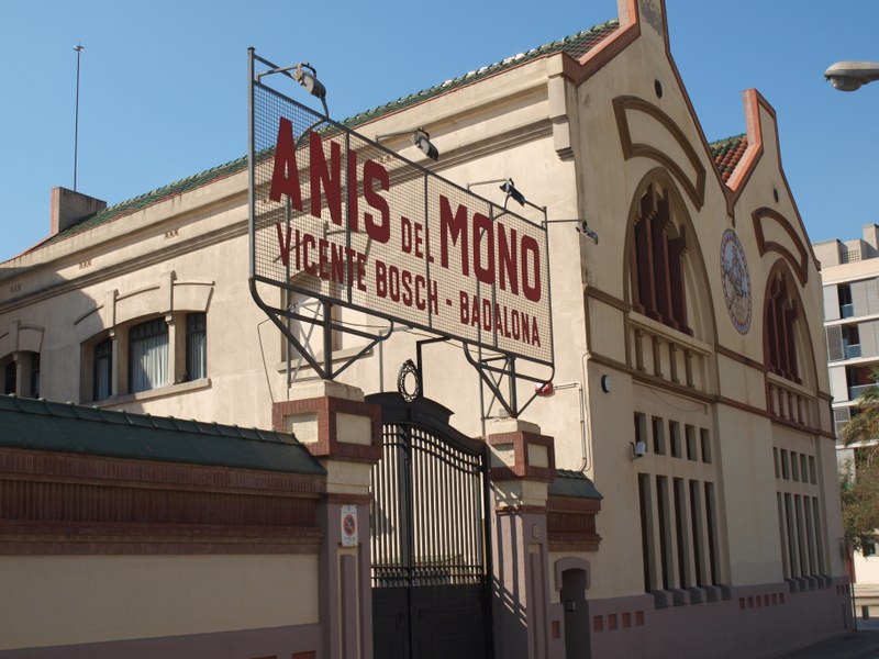 Exterior. Fàbrica Anís del Mono.
