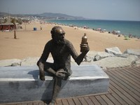 Estàtua Anís del mono al passeig marítim