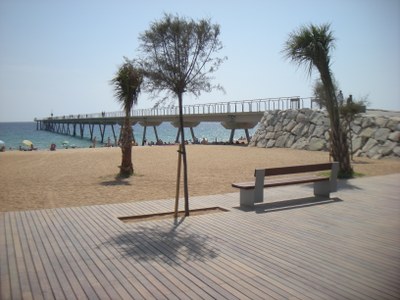 Passeig marítim de Badalona amb el pantalà.